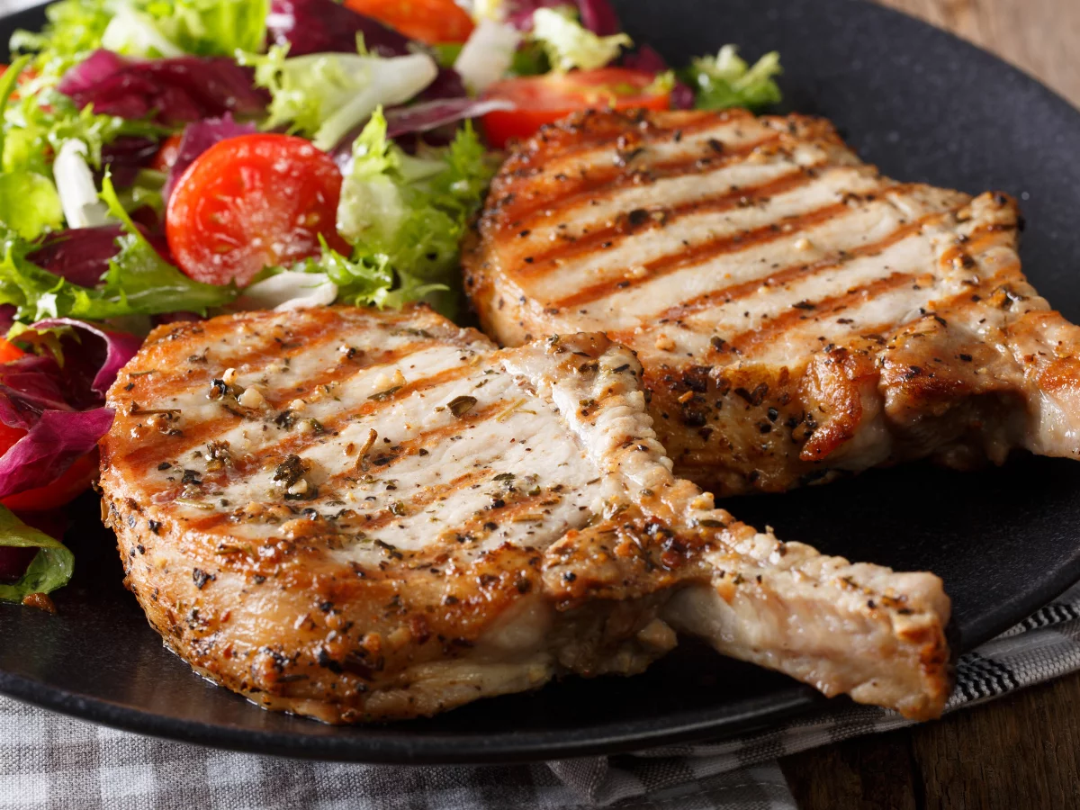 grilled pork chops with salad